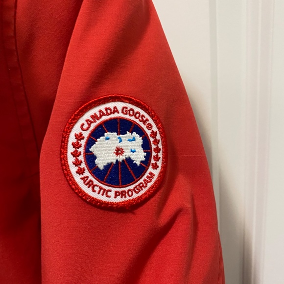 Canada Goose Red Ski & Snow Jacket - Picture 5 of 16